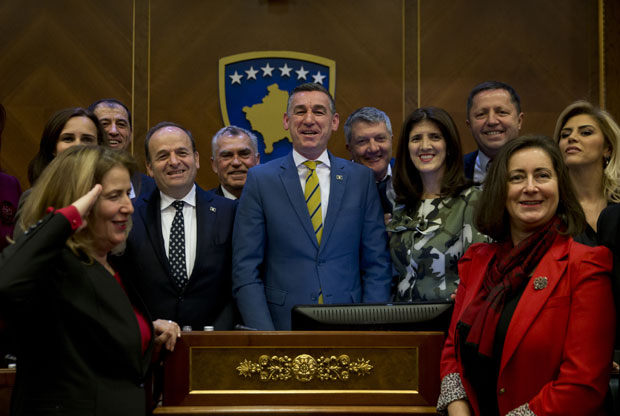 Весељи позива Подгорицу и Скопље у пакт против Србије